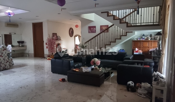 Jual Cepat Rumah Hook Mewah 2.5 Lantai Siap Huni dan Bebas Banjir di Puri Indah Kembangan Jakarta Barat