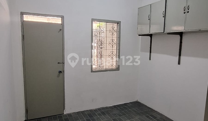 Rent a 6-Bedroom House in Jelambar Grogol, West Jakarta 2