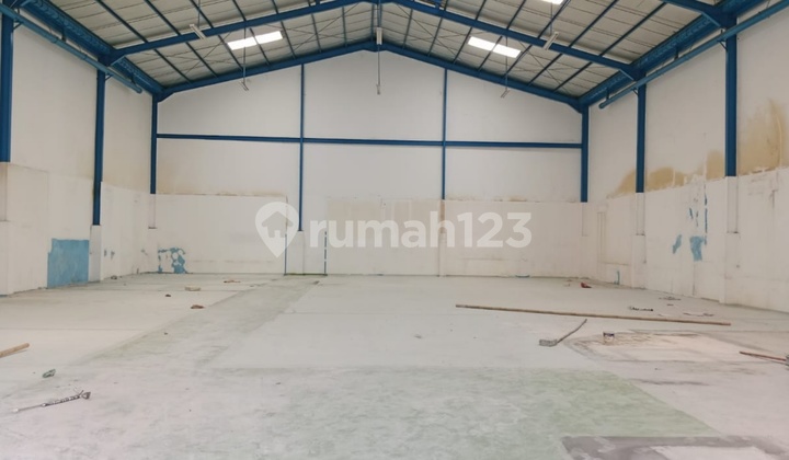 Cheap Large Warehouse Rental Near Toll Road in Cipondoh Tangerang