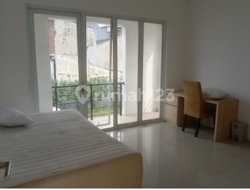 Sewa Rumah 4 Kamar di Tomang Jakarta Barat