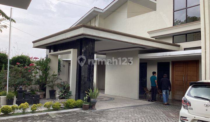 Rumah Mewah Tengah Kota Dijual di Jl. Soekarno Hatta Pekanbaru 1