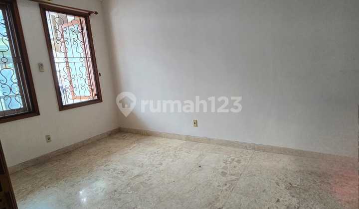Dijual Cepat Rumah 3 Lantai  2