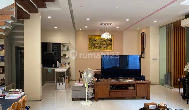 Dijual Cepat Rumah Design Arsitektur Siap Huni  Bagus 3 Lantai 2