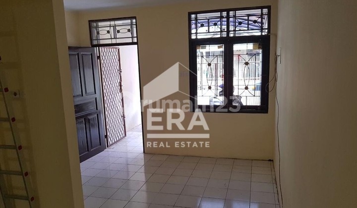 Dijual rumah di taman palem lestari cengkareng