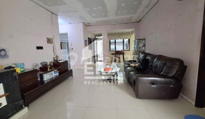 For sale corner house in Janur Indah 8 billion