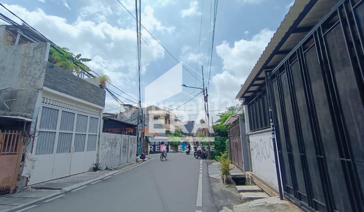 For sale house in highland Johar Baru Central Jakarta 2