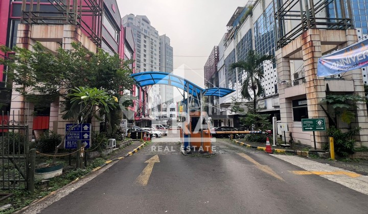 For Rent, Five Adjacent Shophouses in Fatmawati Shophouse Complex.