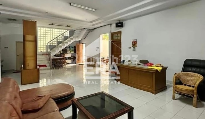 For sale house on Rajawali Street, Central Jakarta