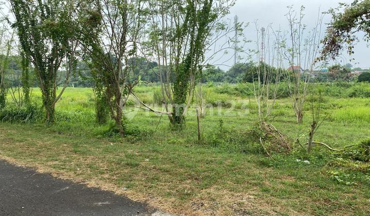 For sale 6 hectares of land on Surotokunto Street, Karawang. For sale 6 hectares of land on Surotokunto Street, Karawang.