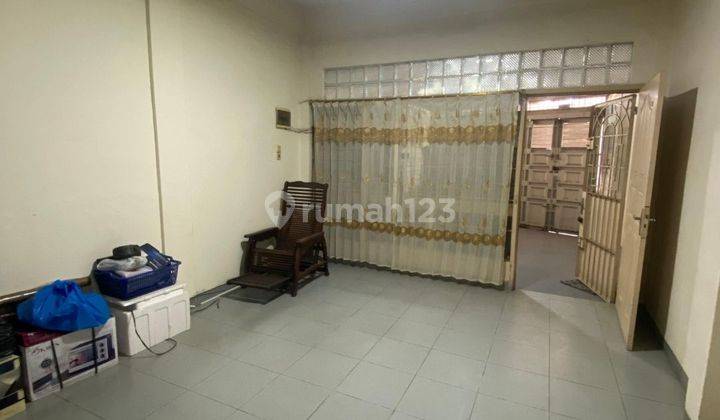 Dijual Rumah 2 Tingkat Semi Furnished Jalan Malaka 2