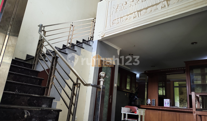 For Sale: Luxurious Home with a Villa-like Ambiance, Cool River View in BNR Front, Bogor City. 2