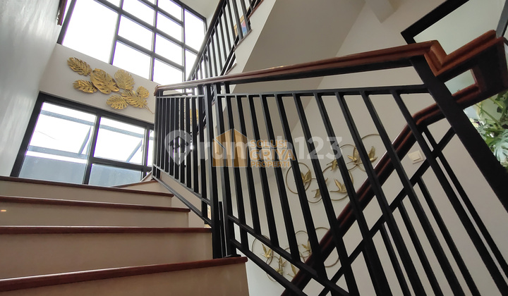 QUICK Sale SULTAN's House FULLY FURNISHED & HOME APPLIANCES with City Light and Mount Salak Views.