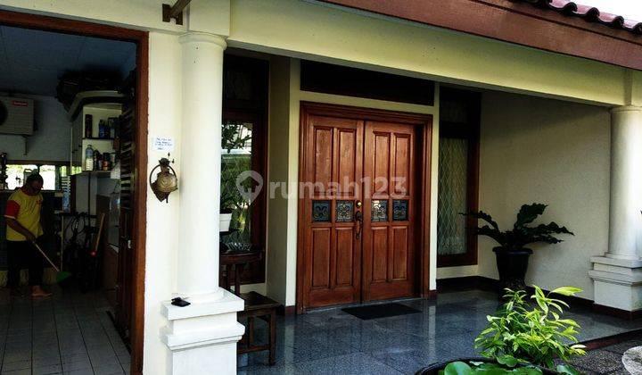 Rumah 2 Lantai Bagus Semi Furnished SHM di Bintaro, Tangerang Selatan 1