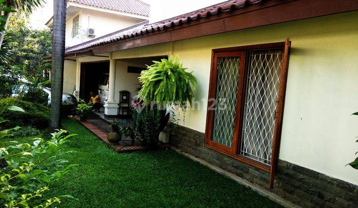 Rumah 2 Lantai Bagus Semi Furnished SHM di Bintaro, Tangerang Selatan 2