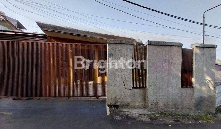 RUMAH BANGUNAN KOKOH PERLU  RENOVASI ADA KONTRAKAN 2 PINTU DENGAN AKSES TERPISAH  DI CONDET JAKARTA TIMUR 1