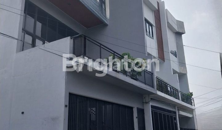 HANYA 3 UNIT!!!..RUMAH BANGUNAN BARU GRES DESAIN MODERN STRATEGIS SELANGKAH KE GANDARIA CITY DAN PIM JAKARTA SELATAN 2