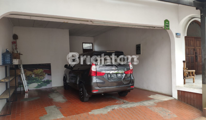 RUMAH BANGUNAN LAMA ASRI STRATEGIS DEKAT MALL PONDOK INDAH JAKARTA SELATAN 
