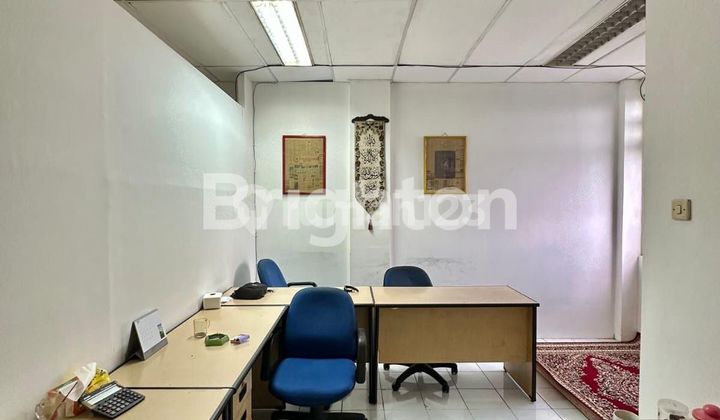 RUKO SIAP PAKAI TERAWAT BISA GANDENG ATAU PER UNIT DI KOMPLEK PERKANTORAN ITC FATMAWATI JAKARTA SELATAN 