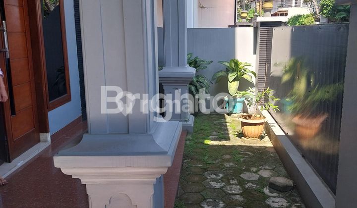 RUMAH BAGUS TERAWAT  STRATEGIS DEKAT PASAR TEBET JAKARTA SELATAN