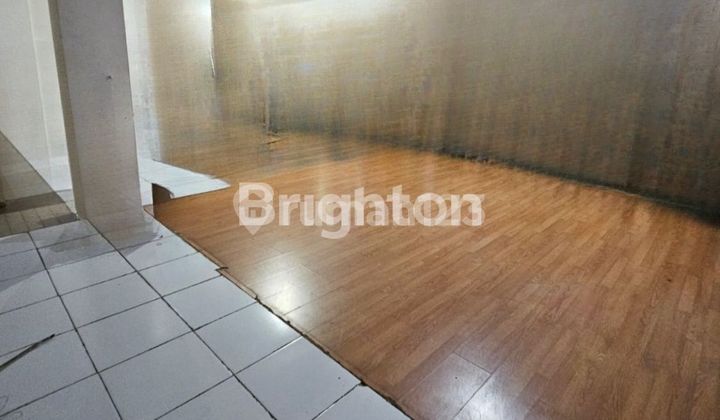 Ruko Gandeng Bangunan Bagus di Arteri Pondok Indah Jakarta Selatan