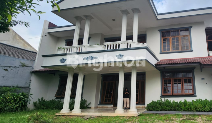 RUMAH STRATEGIS DEKAT KAMPUS BINUS ULUJAMI JAKARTA SELATAN