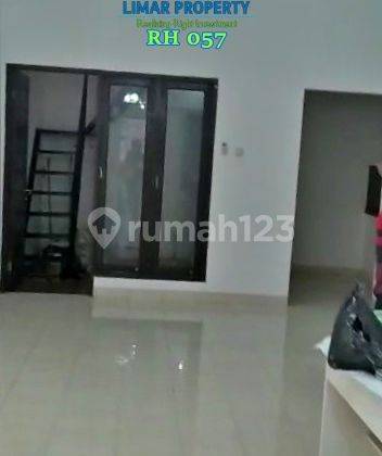  Rumah Siap Huni Nyaman Dan Strategis di Raffles Hills Cibubur 1