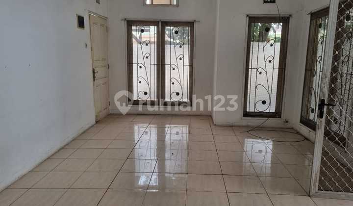 Rumah Hook di Cluster Taman Sari, Kota Harapan Indah Bekasi 2