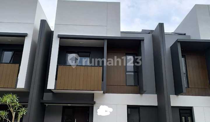 Disewakan Rumah di Summarecon Crown Gading, Bekasi 1