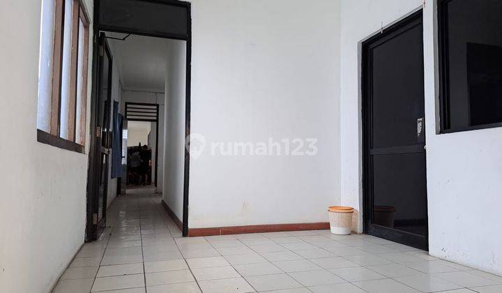 Dijual di bawah njop rumah lama hitung tanah lokasi strategis di kartini jakarta pusat. 2