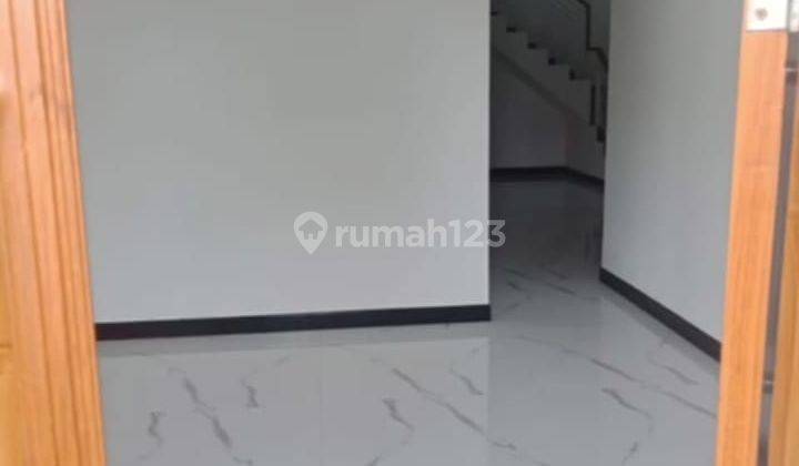 Dijual Cepat Rumah Rapi Siap Huni 2,5 Lantai di Boulevard Hijau Harapan Indah 1, Bekasi 2