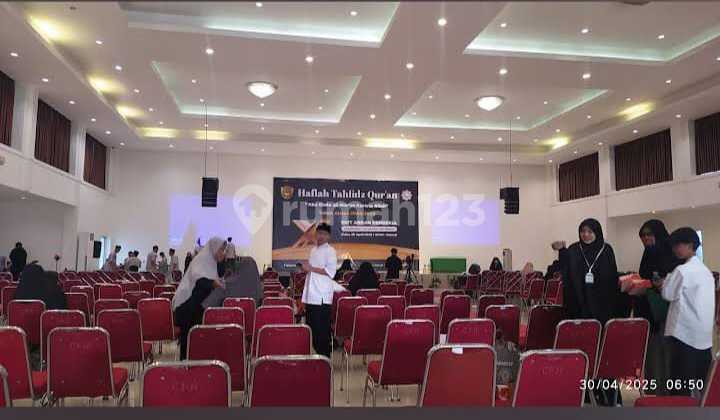 Gedung Luas dan Strategis di Bekasi Timur