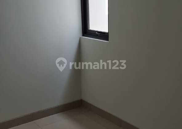 Rumah 2 Lantai di Summarecon Crown Gading, Bekasi Utara 2