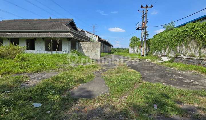 Bonus Land with Building, Easy Access, Ready to Build on Perjuangan Main Road, North Bekasi.