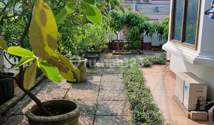 Rumah Hoek 2 Lt di Janur Kuning. K.gading. Jak Ut