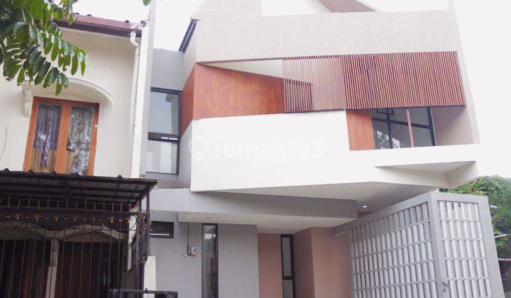 Rumah Modern 2 Lt. 100% Baru Di Jl Kucica. Bintaro 1