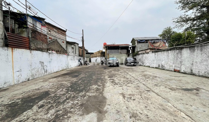 Jual Gudang di Bwh NJOP . 4110 M2,.Bonus Lahan.530 M2 di Kapuk Kayu. Jakarta.