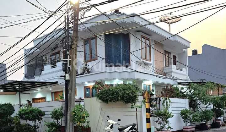 Rumah Hoek 2 Lt di Janur Kuning. K.gading. Jak Ut