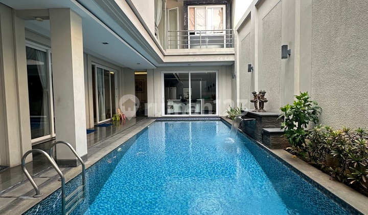 Desain Modern Tropical Mewah Di Pondok Indah