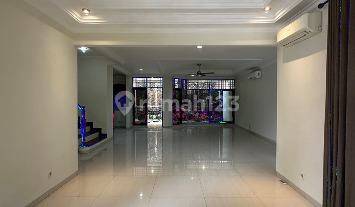 Minimalist in the Favorite Area of Pondok Indah Minimalist in the Favorite Area of Pondok Indah