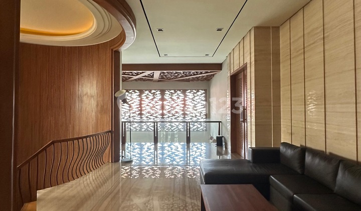 Prime Location! Hunian Eksklusif Pondok Indah | Rumah 3 Lantai, 5 Kt, SHM 2