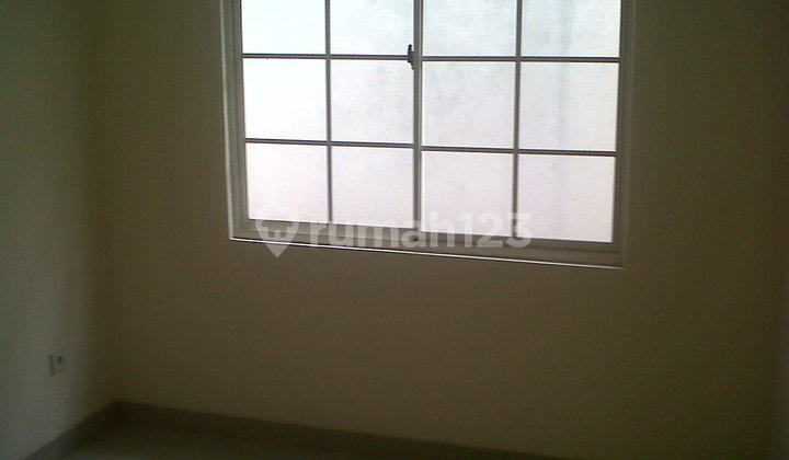 For Sale: 2-Story House in West Europe Green Lake City at a Bargain Price..!! 2