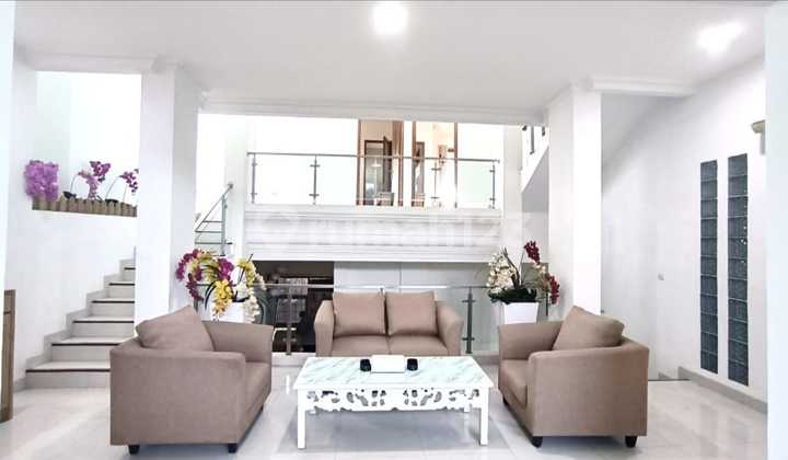 Dijual Rumah 3 Lantai Full Furnished Jl. Kembar