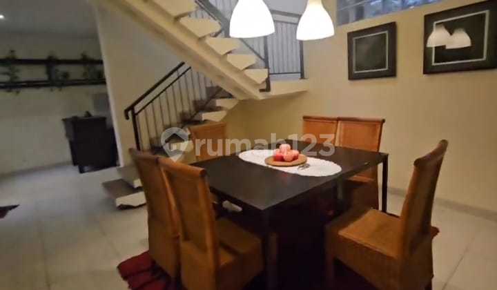 Dijual/disewa Rumah Cantik 2 Lantai Semi Furnished Dijual/disewa Rumah Cantik 2 Lantai Semi Furnished