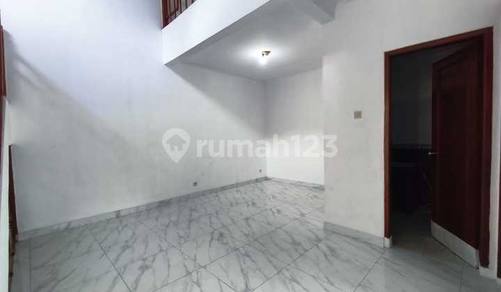 Disewakan Rumah 2 Lantai Siap Huni Komplek Cluster Cigadung 2