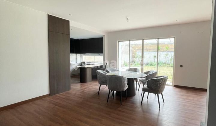 Rumah Modern Minimalis Di Kota Baru Parahyangan*
