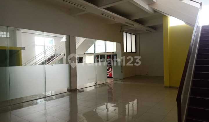 Three-Story Office in the Setiabudi Wing