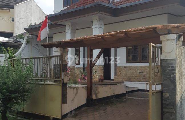 Rumah 2 Lantai Semi Furnished Di Perumahan Istana Regency 1