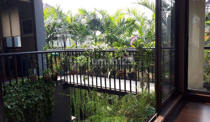 Di jual Rumah 2.5 Lt di de park bsd semi furnish siap oakai bagus  2