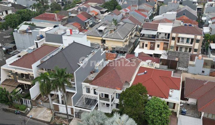 Rumah 2 Lantai Bagus Semi Furnished SHM di Duri Kepa, Jakbar 2