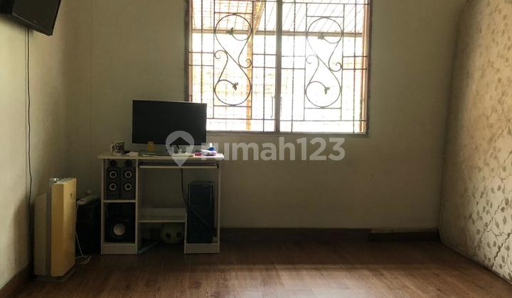 Dijual Cepat Rumah Bagus dan Strategis Harga Miring di Taman Surya 2